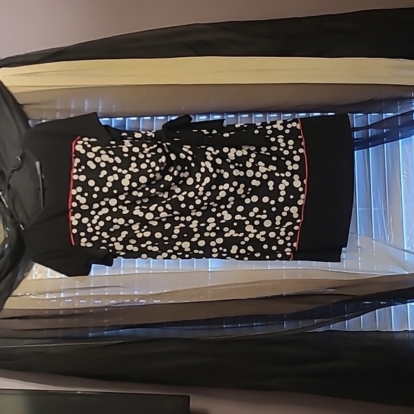 Pre-loved Black and white polka-dot dress.  Size 16W - Picture 2 of 4